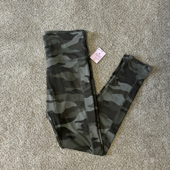 NWT wild fable super soft camo pocket leggings medium - Picture 1 of 4